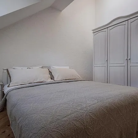 Spacious & Sunny Loft In Prestigious Quiet Centre 里加