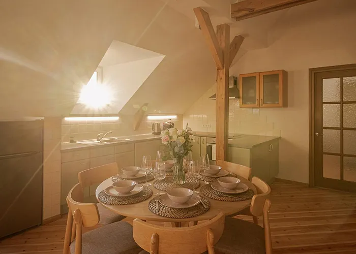 Spacious & Sunny Loft In Prestigious Quiet Centre Lägenhet